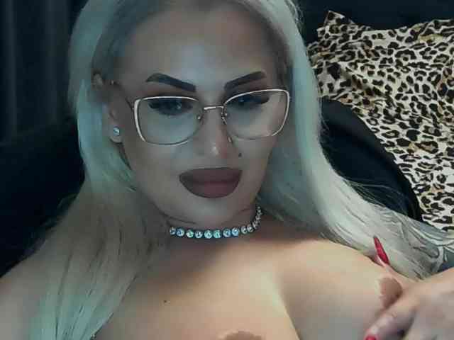lovelyblondyx webcam