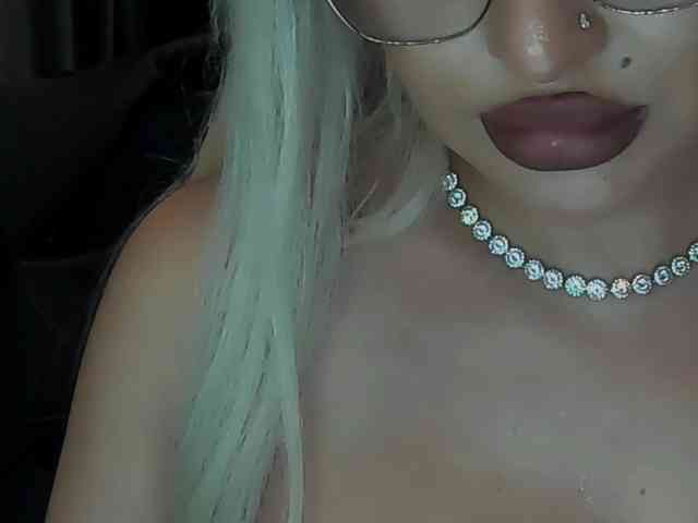 lovelyblondyx webcam