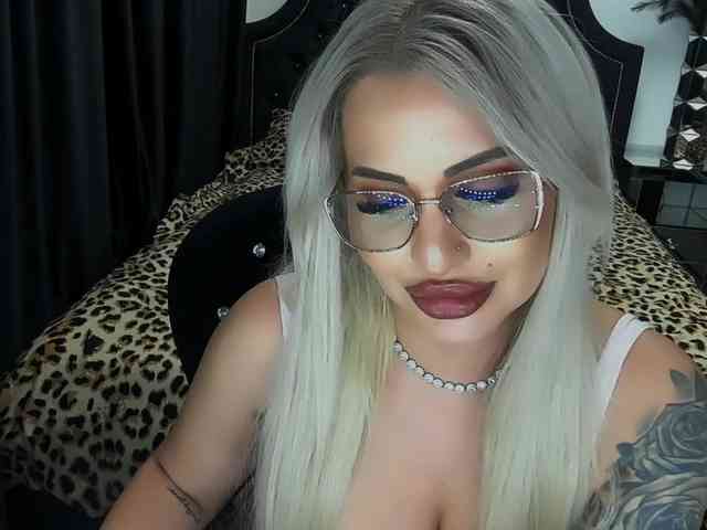 lovelyblondyx