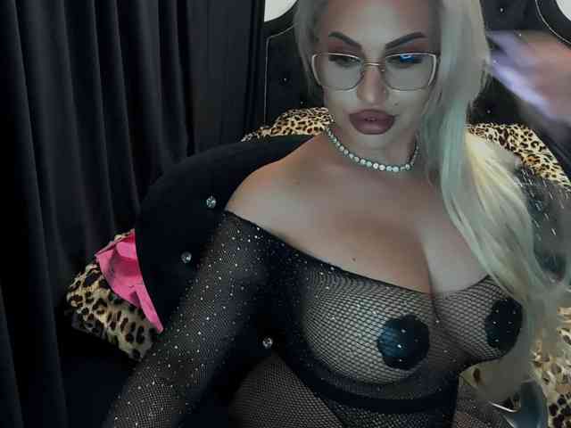 lovelyblondyx webcam