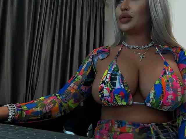 lovelyblondyx webcam