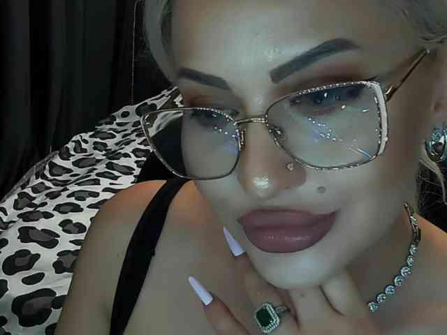 lovelyblondyx