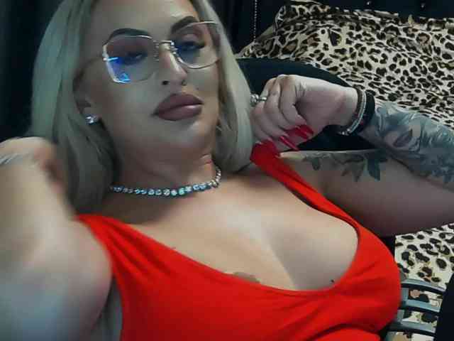 lovelyblondyx webcam