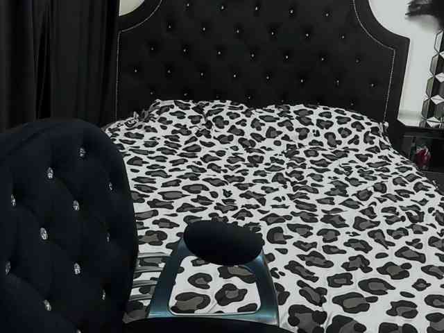 lovelyblondyx webcam