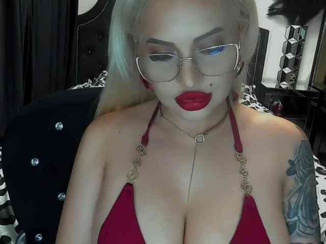 lovelyblondyx webcam