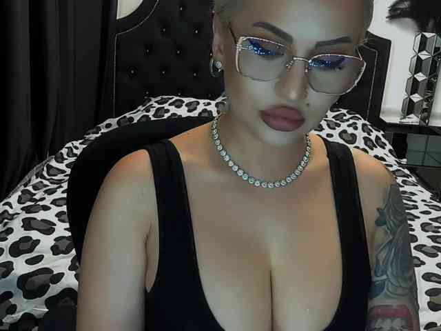 lovelyblondyx