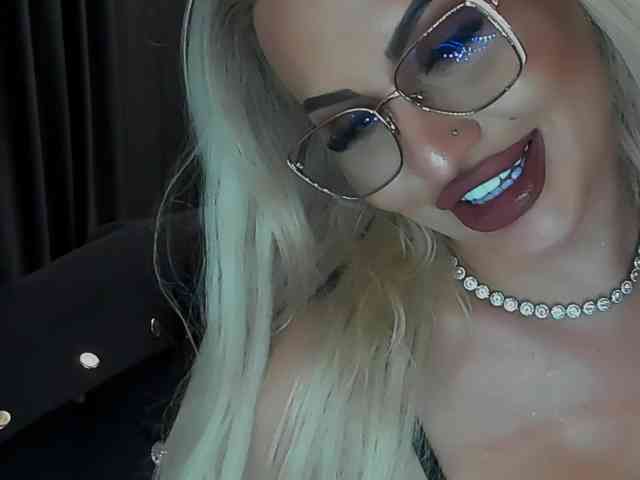 lovelyblondyx