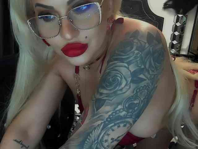 lovelyblondyx webcam