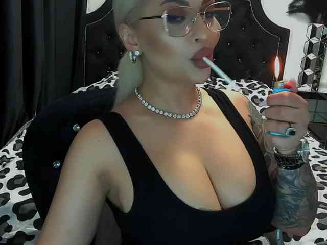 lovelyblondyx