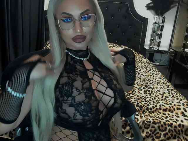 lovelyblondyx webcam