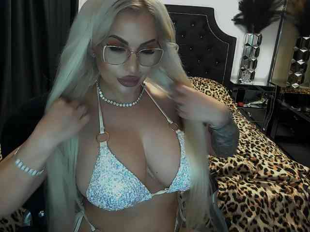 lovelyblondyx