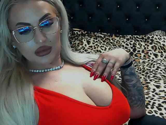 lovelyblondyx webcam