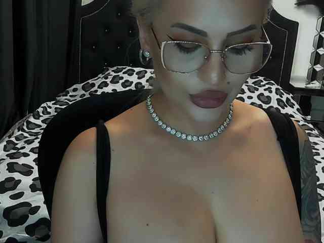 lovelyblondyx
