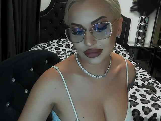 lovelyblondyx webcam