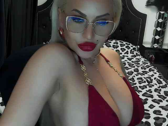 lovelyblondyx webcam