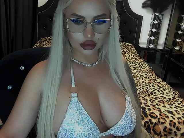 lovelyblondyx