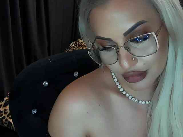 lovelyblondyx