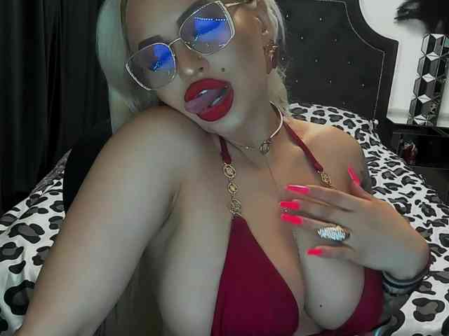 lovelyblondyx
