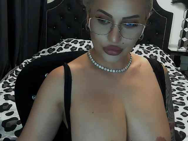 lovelyblondyx