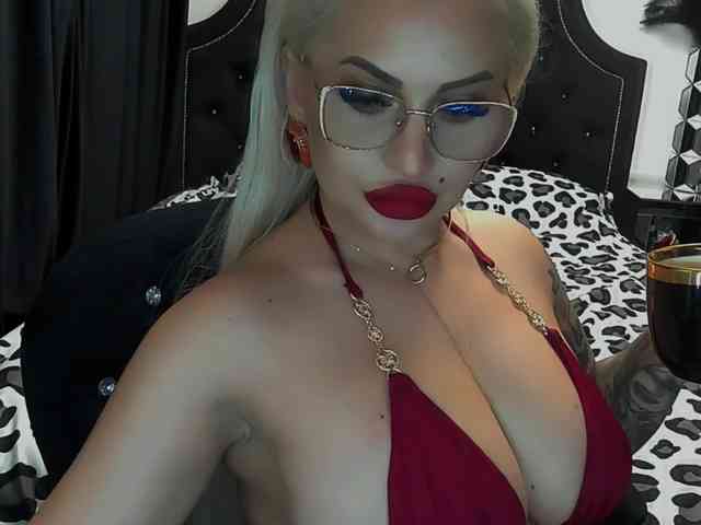 lovelyblondyx webcam