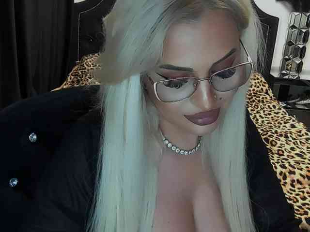 lovelyblondyx