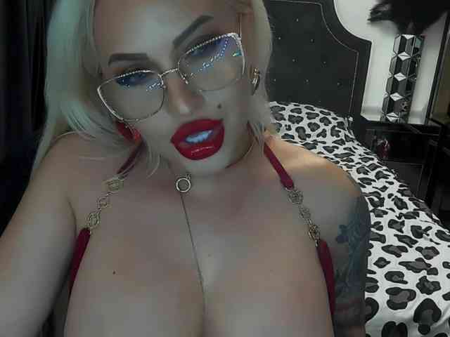 lovelyblondyx webcam