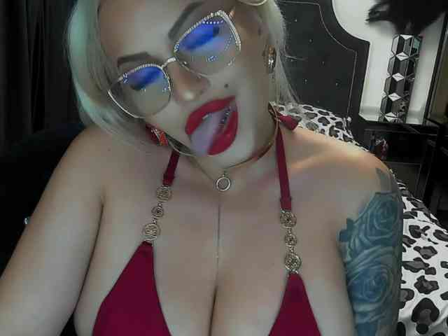 lovelyblondyx webcam