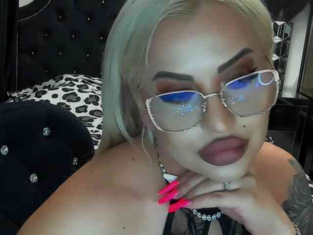 lovelyblondyx