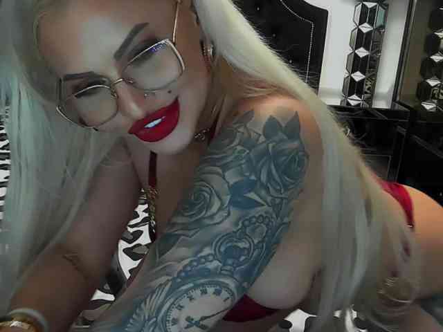 lovelyblondyx