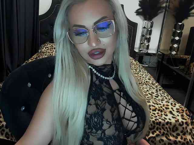 lovelyblondyx webcam