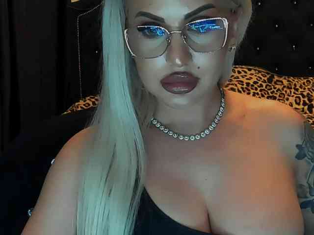 lovelyblondyx