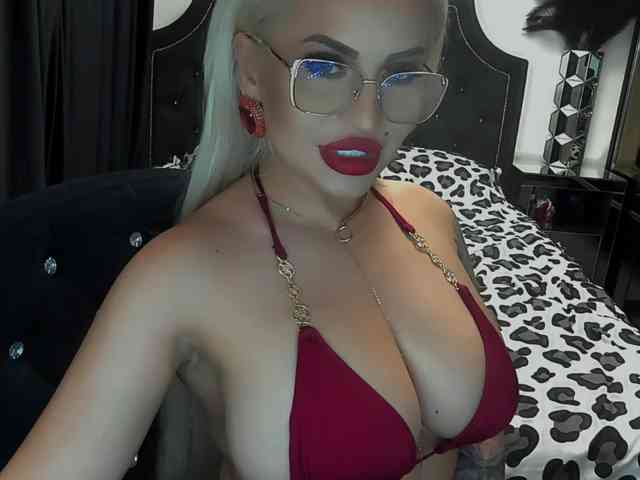 lovelyblondyx webcam