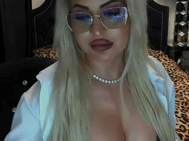 lovelyblondyx