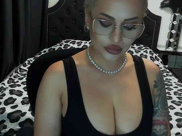 lovelyblondyx