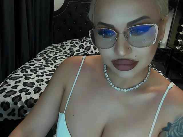 lovelyblondyx webcam