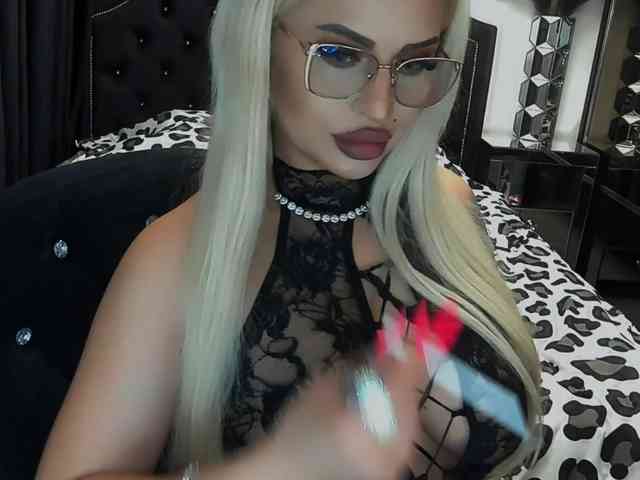 lovelyblondyx