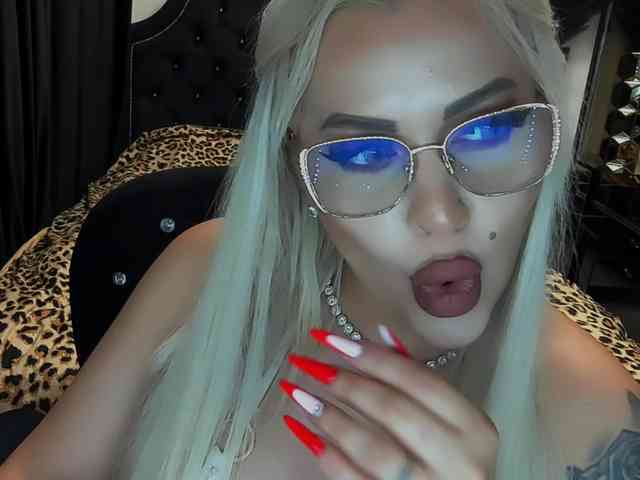 lovelyblondyx