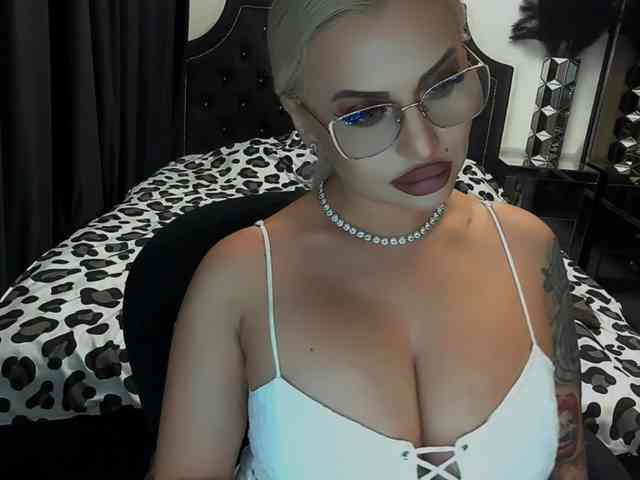 lovelyblondyx