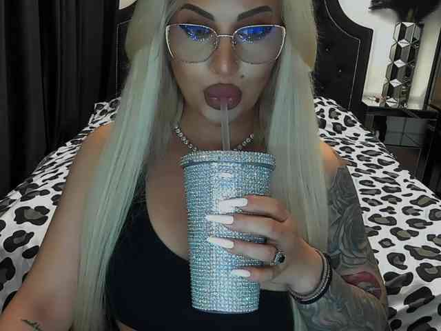 lovelyblondyx