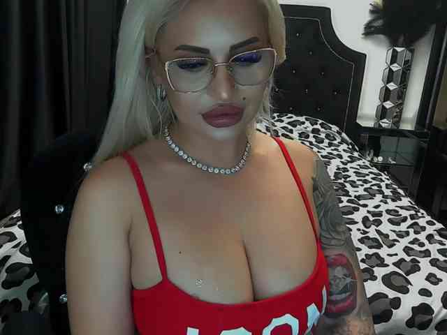 lovelyblondyx webcam