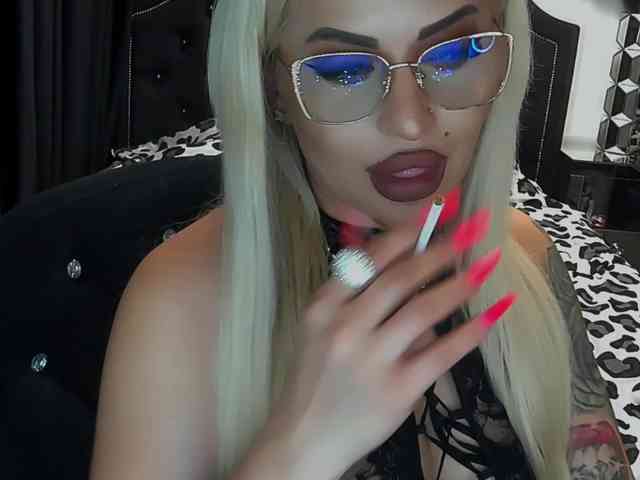 lovelyblondyx webcam