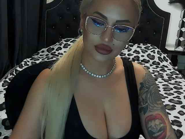 lovelyblondyx