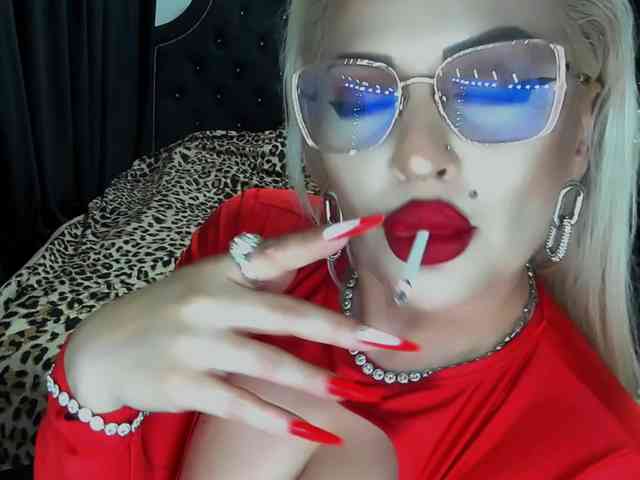lovelyblondyx