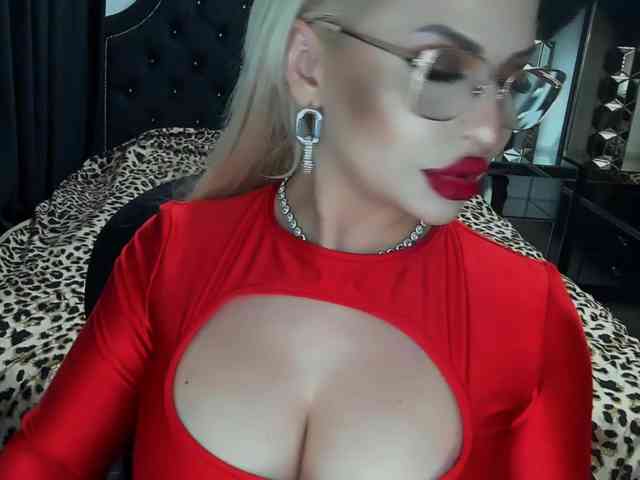 lovelyblondyx