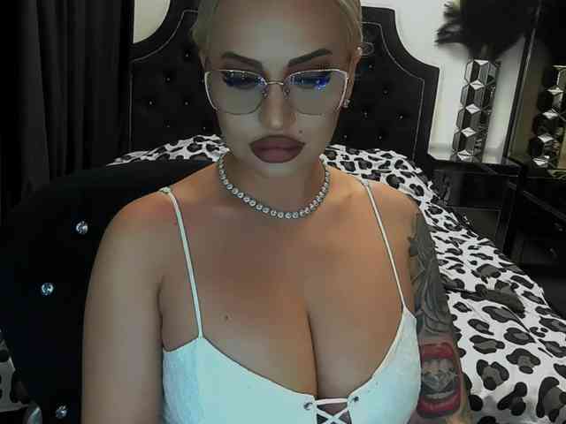lovelyblondyx