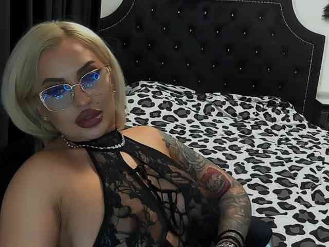 lovelyblondyx