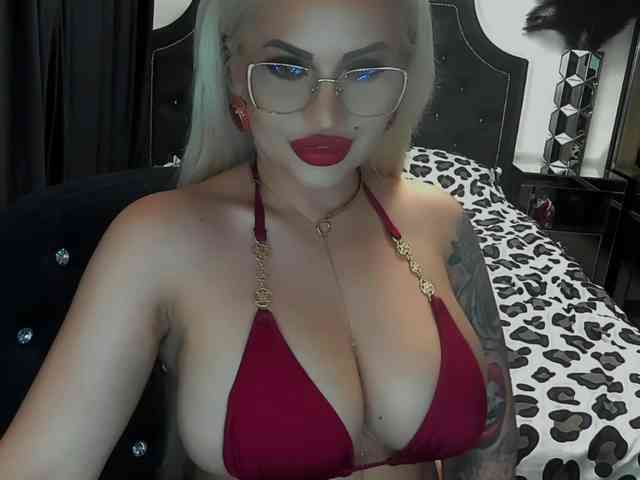 lovelyblondyx webcam