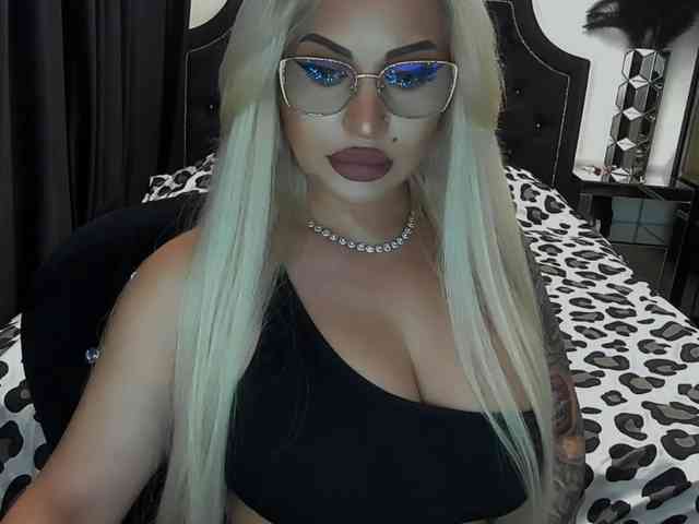 lovelyblondyx