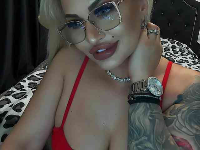 lovelyblondyx webcam