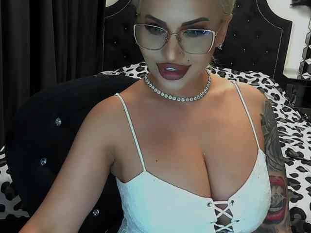 lovelyblondyx webcam